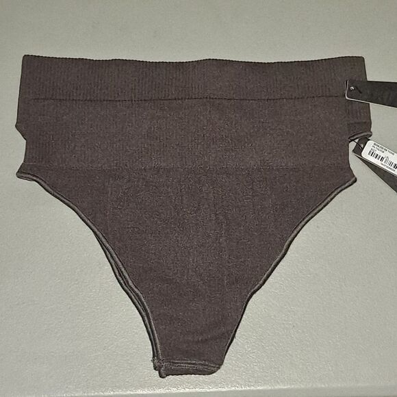 2 pair Skims seamless ribbed thongs - Picture 1 of 7